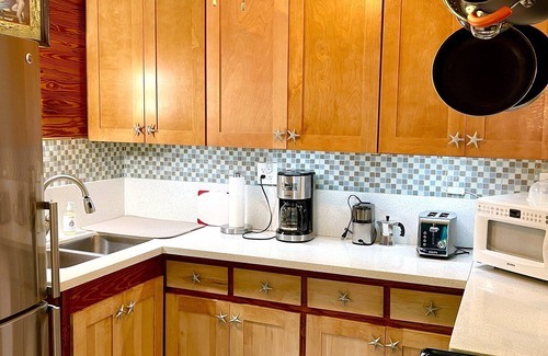 Old Town House | Lazy River Pool, Enchanting Garden, Old Town Key West, Free WiFi, Bikes & Parkin