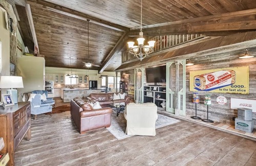 Cypress House | Lazy River Retreat in northwest Houston