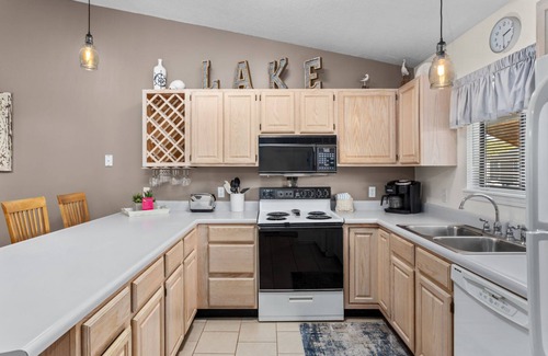 Osage Beach Condo | Lazy X-09 Recently Renovated 3 Bedroom, 2.5 Bath Waterfront Condo!