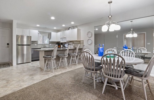 Osage Beach Condo | LazyDays Pet-Friendly Condo w/Pool & Slip at 3M