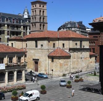 Old Town Apartment | LEÓN SUITE Urban Studios