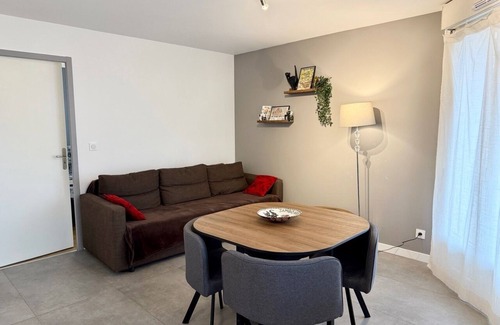 Dijon Apartment | Le Bacquin 21 town center 2 minutes away, train station 700 m away, secure private parking.