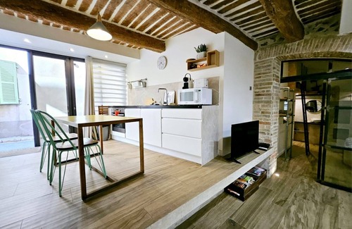 Antibes Old Town Apartment | Le Bain Méditerranéen - Joli T2 dans le vieil Antibes