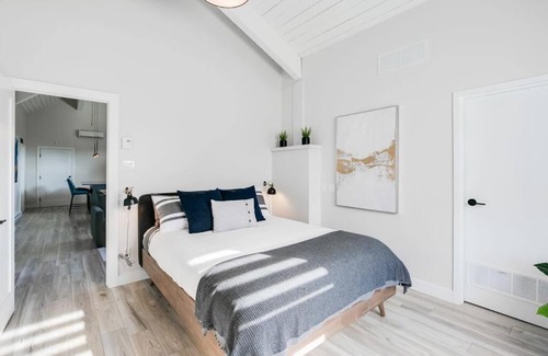 Laval House | Le Barrette - Complexe la Voûte