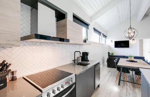 Laval House | Le Barrette - Complexe la Voûte
