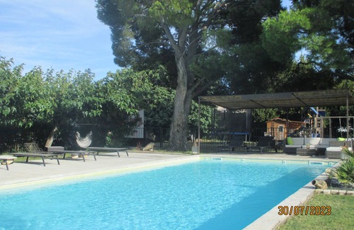 Noves Apartment | Le Beaulieu LE CIGALOU studio in villa with swimming pool