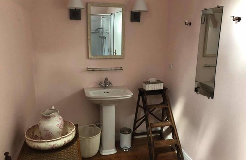 Saint-Leger-des-Pres Bed & Breakfast | Le Château de la Croix Chemin