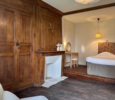 Saint-Angel Bed & Breakfast | Le Château de Saint-Angel, Le Manoir du Rigouneix, 5 minutes A89, nature, calme, sauna