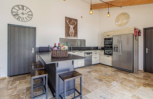 Thenac Villa | Le Chai Villa - newly renovated 6 en-suite bedrooms and heated, private pool