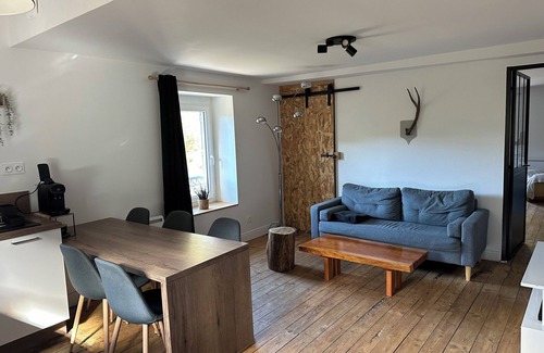 Savignac-les-Ormeaux Apartment | Le chalet - 5-person apartment with parking