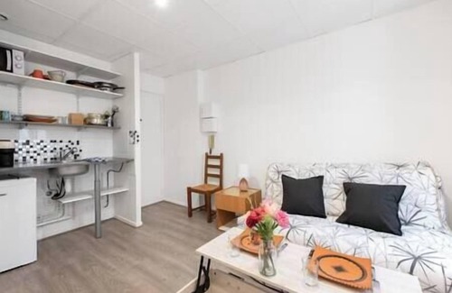 Marengo - Jolimont Apartment | Le Champs Elysées - 2 steps from the station