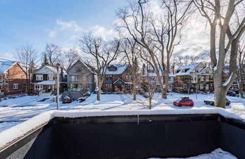 Midtown Toronto House | Le Chateau Near Downtown Toronto
