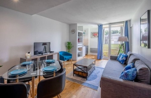 Beaux Arts-Boutonnet Apartment | Le Cocon ~ Balcony, Centre, Wifi, Fine Arts