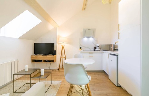 Faubourg Sud Apartment | Le Cosy- charmant studio avec baignoire- SR Loc