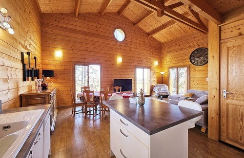 Bonneuil Ski Chalet | Le cottage des pins chalet on the vineyards