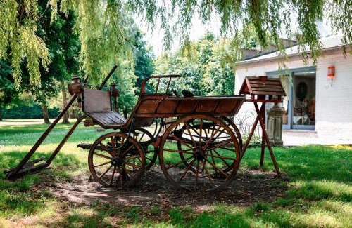 Jurbise Bed & Breakfast | Le domaine du château blanc à 10 minutes de Pairi Daiza