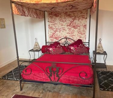 Saint-Aulaye-Puymangou Bed & Breakfast | LE Doux Nid La Classique