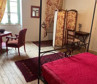Saint-Aulaye-Puymangou Bed & Breakfast | LE Doux Nid La Classique
