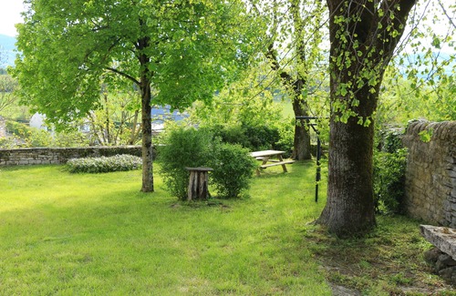 Palmas-d'Aveyron House | Le gîte de la glycine, renovated house, terrace with magnificent view, enclosed garden