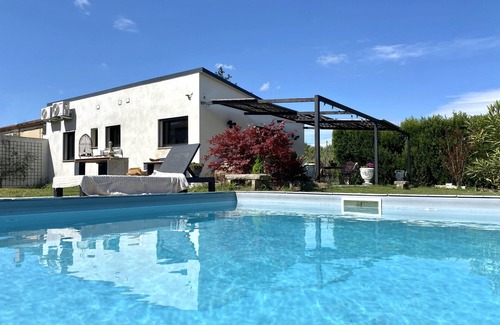 Carpentras Villa | "Le Galinié "Chic'Art. A beautiful Atelier with swimming pool and large park