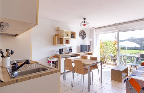 Azille Apartment | Le Jouarres - Appt climatisé avec piscine partagée