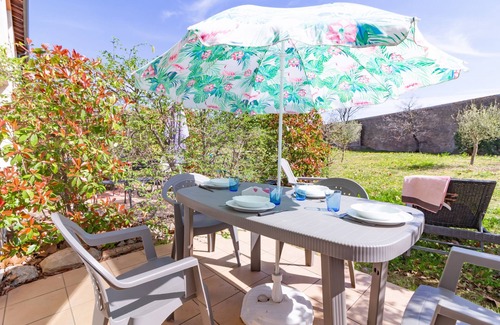 Azille Apartment | Le Jouarres - Appt climatisé avec piscine partagée