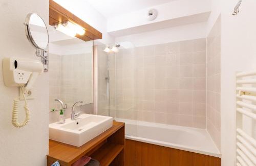 Azille Apartment | Le Jouarres - Appt climatisé avec piscine partagée