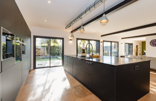 Pace House | Le Loft Black & Wood - Piscine privé et grande terrasse à 20 min de Rennes