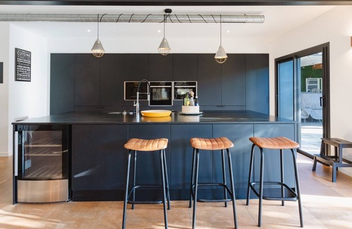 Pace House | Le Loft Black & Wood - Piscine privé et grande terrasse à 20 min de Rennes