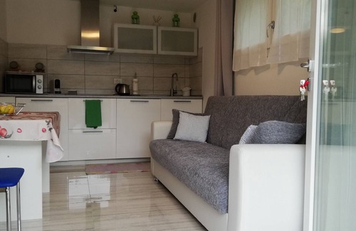 Pagnano House | Le Magnolie 2 next to the bus stop