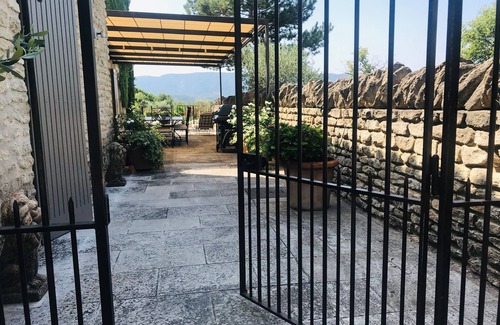 Gordes House | Le Mas de Pierre, charming house with breathtaking views of the Luberon