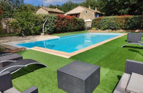 Chantemerle-les-Grignan Hotel | Le Mas des Laurels