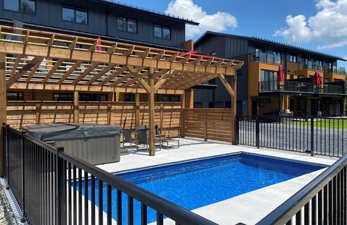 Magog Condo | Le Memph: 3-bedroom condo-chalet with shared SPA Lake Memphremagog