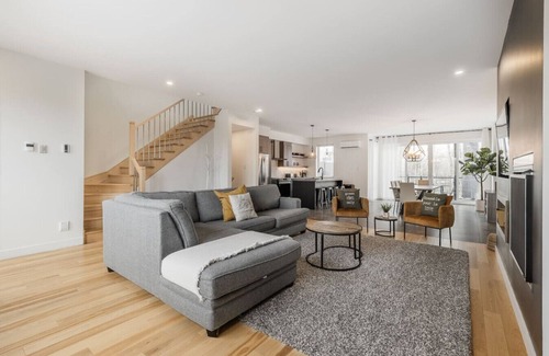 Magog Condo | Le Memph: 3 bedrooms pool hot tub lac Memphrémagog
