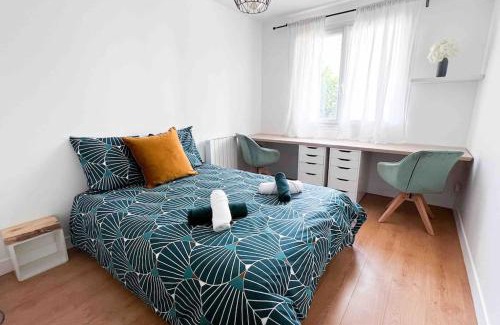 Clamart Apartment | Le nid d'or lumineux, Clamart, Paris
