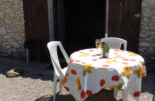 Razac-d'Eymet Apartment | Le Nid - Fantastic Studio Gite with pool in 30+ acres nr Bergerac