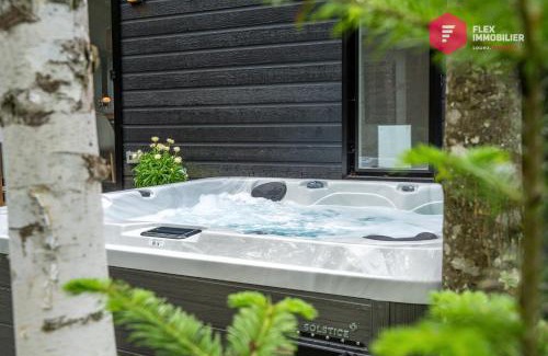 Pont-Rouge House | Le Palmier de Portneuf - SPA privé, Piscine, Sauna et Billards