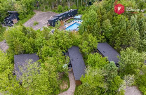 Pont-Rouge House | Le Palmier de Portneuf - SPA privé, Piscine, Sauna et Billards