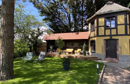 Ostheim House | Le Parc du Séquoia : stay in a former apiary