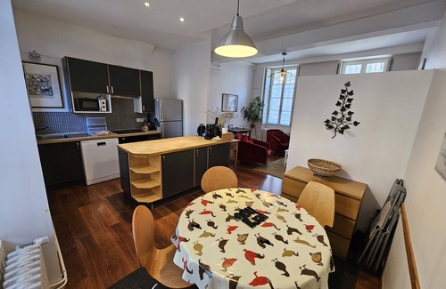 Centre Sud Apartment | Le Pasteur, the perfect place in the historical centre of Dijon (up to 4 guests)