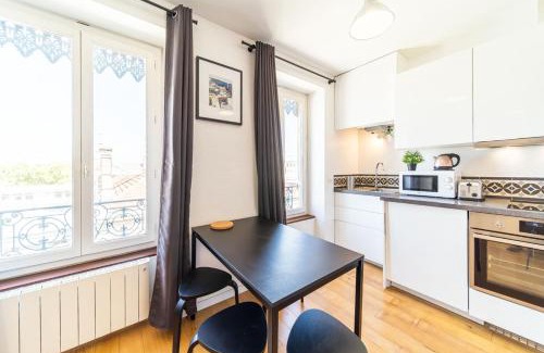 Voltaire - Saint Amour Apartment | Le Petit Chaponnay - Charming Apartment for 2 near Saxe Gambetta