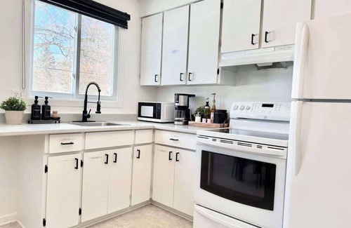 Ste. Foy Apartment | Le Ranch Summary: Ide