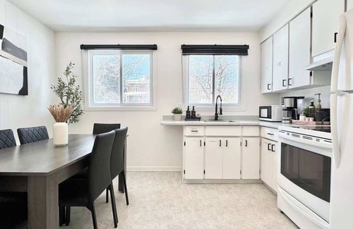 Ste. Foy Apartment | Le Ranch – with EV Charger (Level 2)