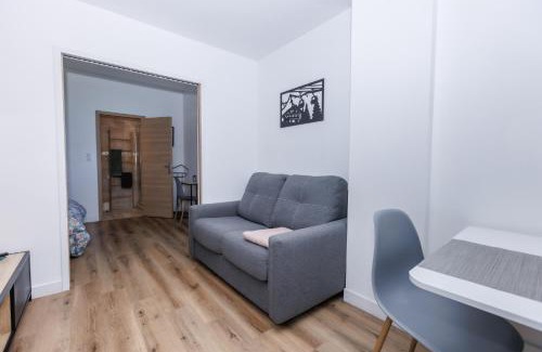 Assat Apartment | LE REFUGE PYRENEEN - Climatisation Parking WIFi Espace de Travail - NEUF- Très belle Vue sur les Pyrénées - 2 lits - OFFRE SPECIALE
