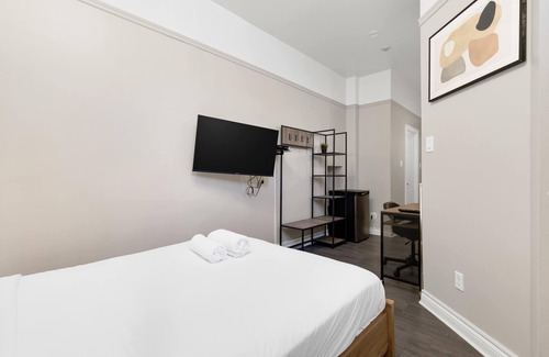 Quartier des Spectacles Hotel | Le Sand & Stone Hôtel-Quartier des Spectacles