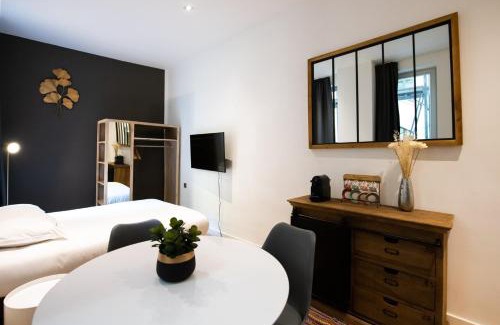 Les Cordeliers Apartment | Le St Germain - Pétillant studio décoré avec goût en centre-ville