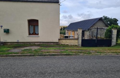 Saint-Gobert Apartment | Le studio à la campagne