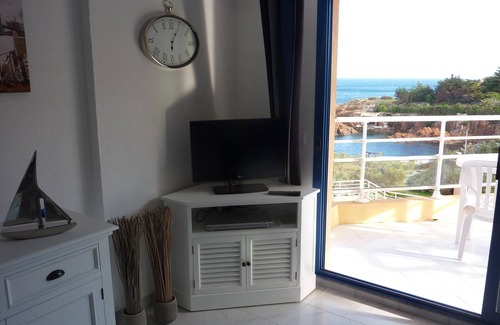 Le Trayas Apartment | Le Trayas apartment in waterfront residence, sea view,