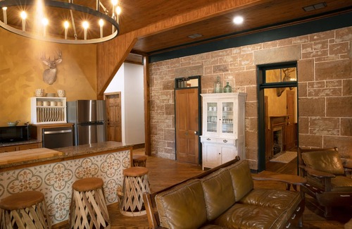 Mason Apartment | Lea Lou Lodge #8 on Broad St.