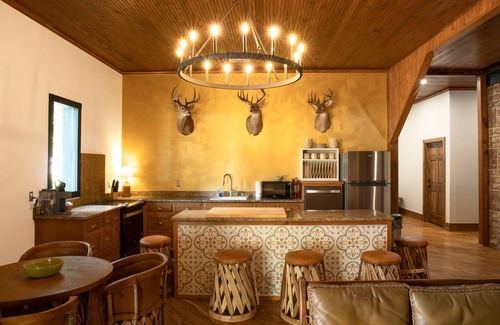 Mason Apartment | Lea Lou Lodge #8 on Broad St.